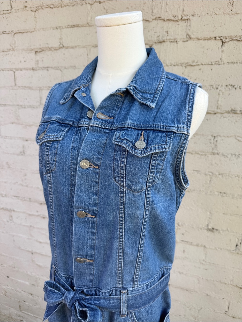 Levi's Cropped Taper Jumpsuit Sleeveless Medium Wash Size M - Picture 7 of 13